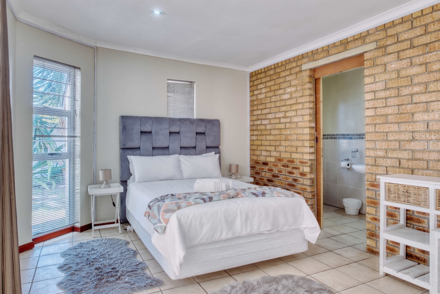 6 Bedroom Property for Sale in Summerstrand Eastern Cape